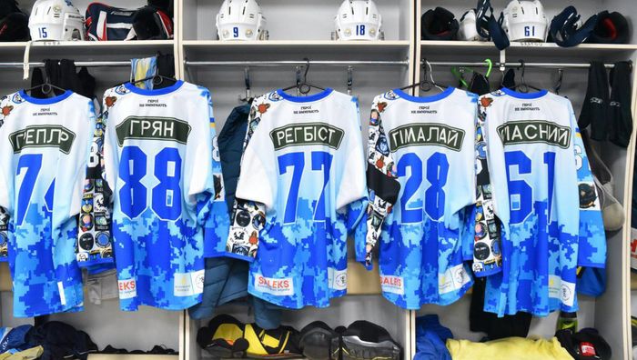 Сокол и Кременчуг почтили память погибших Героев войны в матче за лидерство чемпионата Украины по хоккею