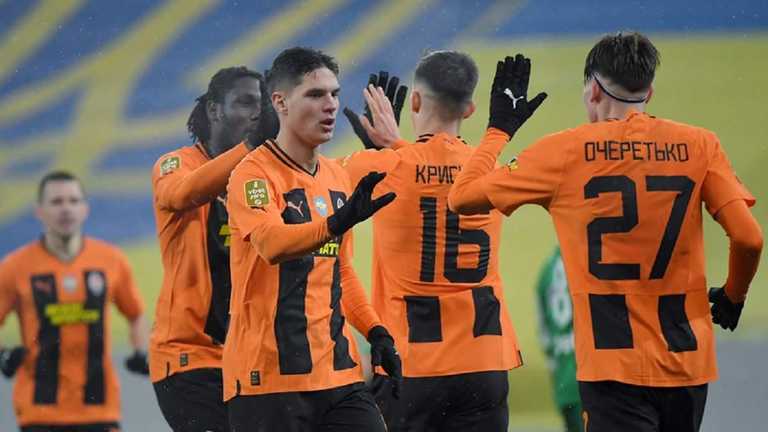 Георгий Судаков (слева) с партнерами / фото ФК Шахтер Георгий Судаков (слева) с партнерами / фото ФК Шахтер