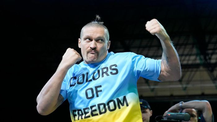 Промоутер Усика розсекретив, скільки боксер пожертував на підтримку України