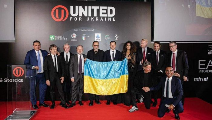 Шевченко продал флаг Украины за сумасшедшую сумму – средства пойдут на восстановление стадиона в Ирпене