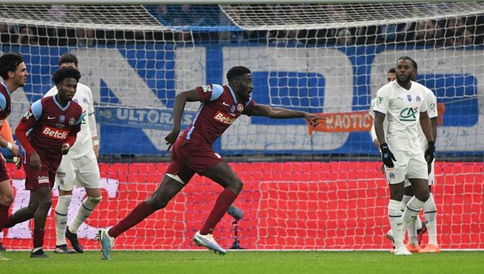 Марсель – Аннеси – 2:2 (пен. 6:7) – видео голов и обзор сенсационного провала команды Малиновского в Кубке Франции Марсель – Аннеси – 2:2 (пен. 6:7) – видео голов и обзор сенсационного провала команды Малиновского в Кубке Франции