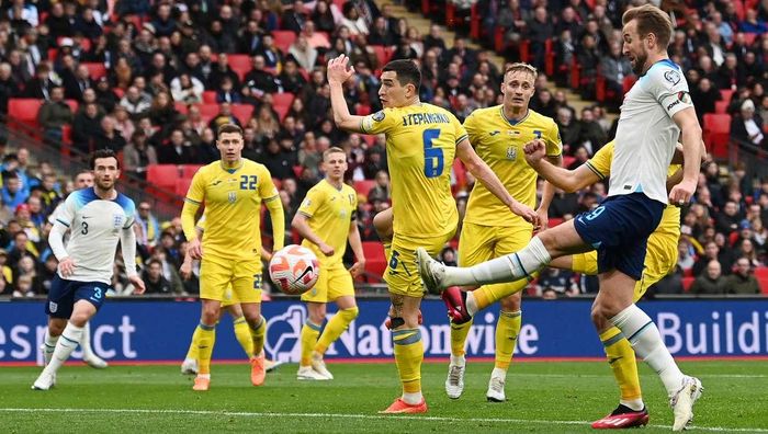 Украина за три минуты проиграла исторический матч Англии в отборе на Евро-2024 – "сине-желтых" похоронил партнер Зинченко