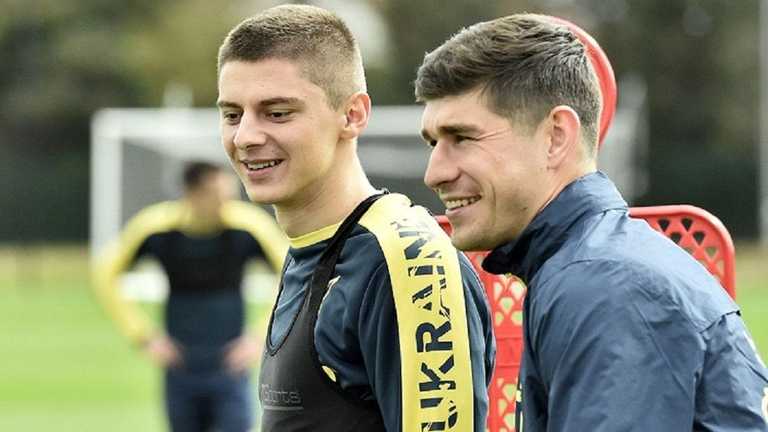 Виталий Миколенко и Руслан Малиновский на тренировке сборной Украины / фото из открытых источников Виталий Миколенко и Руслан Малиновский на тренировке сборной Украины / фото из открытых источников