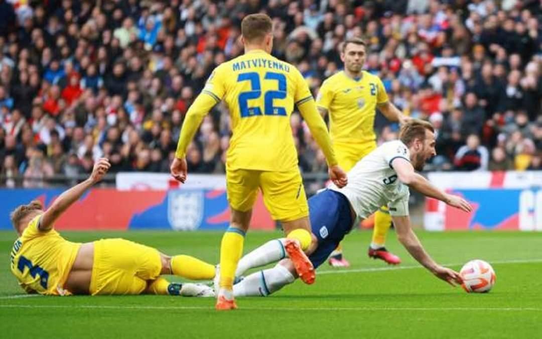 Сваток зупиняє Кейна / фото із соцмереж