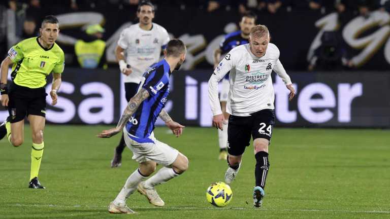 Віктор Коваленко на матчі проти Інтера / фото ФК Спеція Віктор Коваленко на матчі проти Інтера / фото ФК Спеція