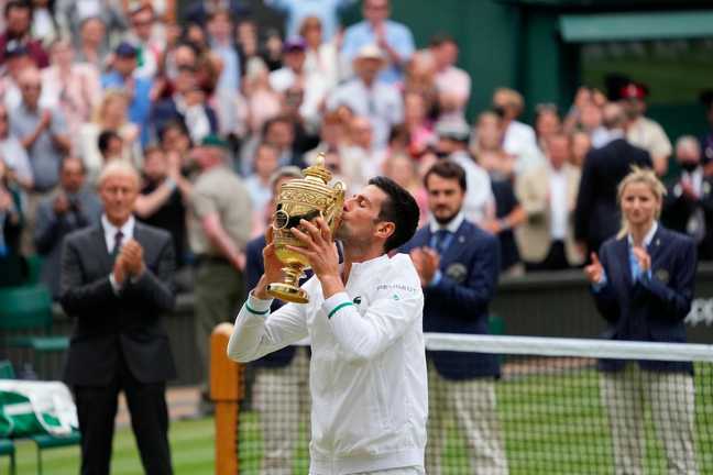 Джоковіч захищатиме титул / фото АР Рното Джоковіч захищатиме титул / фото АР Рното