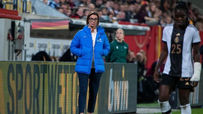 Сборная Франции по футболу осталась без тренера из-за скандала накануне женского ЧМ-2023