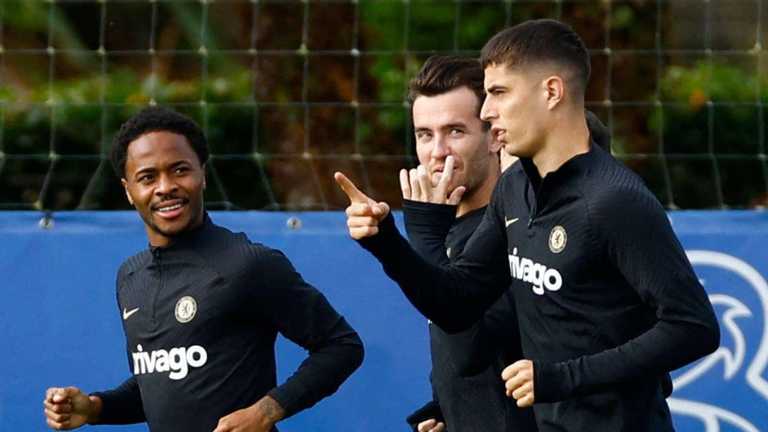 Стерлинг с партнерами / фото ФК Челси Стерлинг с партнерами / фото ФК Челси