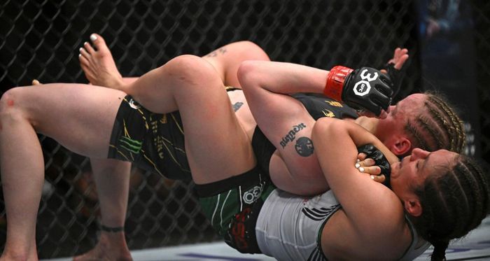 Мексиканка сенсационно победила российскую чемпионку UFC, поймав соперницу на роковой ошибке