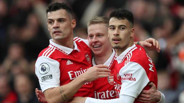 Олександр Зінченко з партнерами по Арсеналу / Фото Getty Images Олександр Зінченко з партнерами по Арсеналу / Фото Getty Images