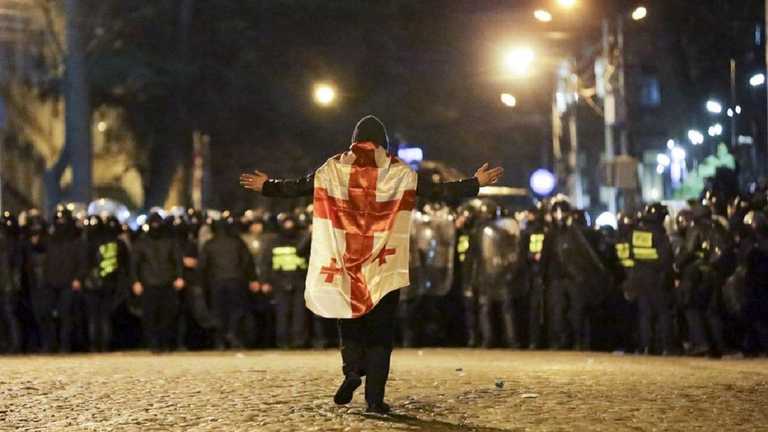 Протесты в Грузии против законопроекта "О прозрачности иностранного влияния" / Фото Associated Press Протесты в Грузии против законопроекта "О прозрачности иностранного влияния" / Фото Associated Press