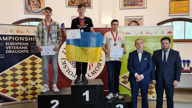 Андрій Блоха виграв молодіжний ЧЄ з шахів / фото EYDC