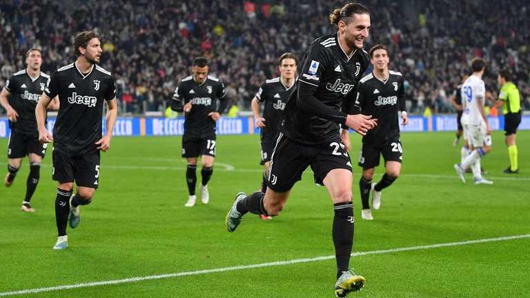 Ювентус подбирается к еврокубкам / фото AFP Ювентус подбирается к еврокубкам / фото AFP