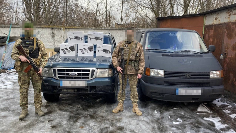 Favbet Foundation передал разведчикам ГУР внедорожник, микроавтобус и еще 5 дронов Favbet Foundation передал разведчикам ГУР внедорожник, микроавтобус и еще 5 дронов