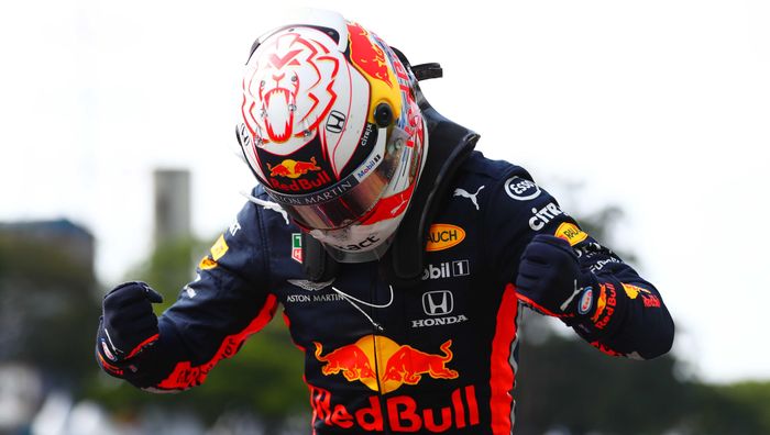 Ферстаппен выиграл дебютную гонку Формулы-1 в 2023 году – крушение Феррари и неожиданный "гость" на подиуме