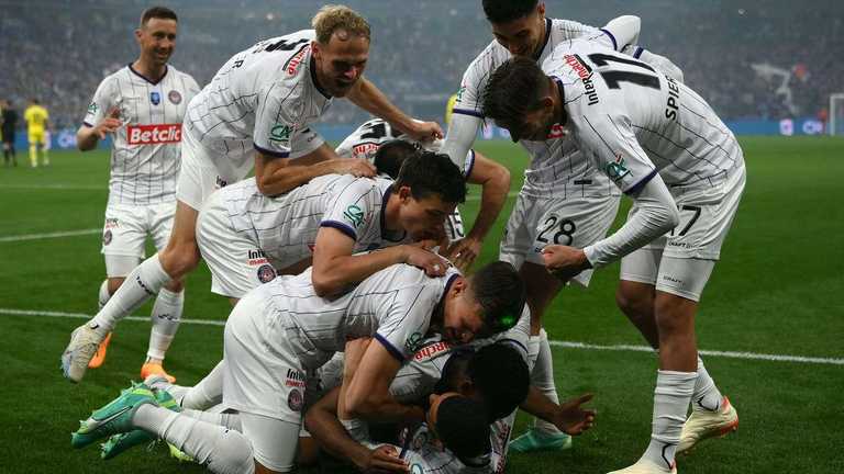 Тулуза завоювала трофей / фото AFP Тулуза завоювала трофей / фото AFP