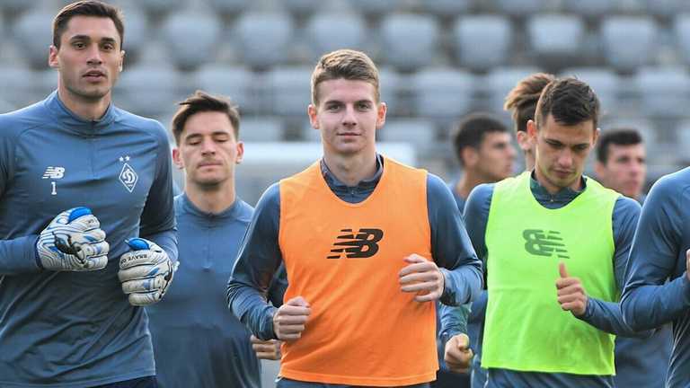 Гравці Динамо на тренуванні / фото ФК Динамо Гравці Динамо на тренуванні / фото ФК Динамо