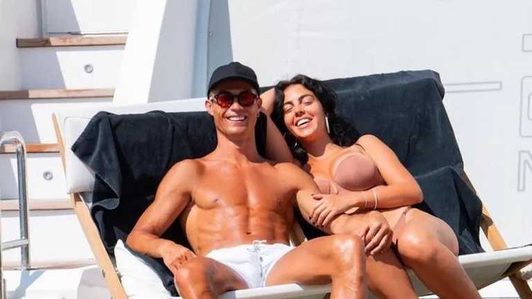 Роналду та Джорджина / фото із соцмереж Роналду та Джорджина / фото із соцмереж