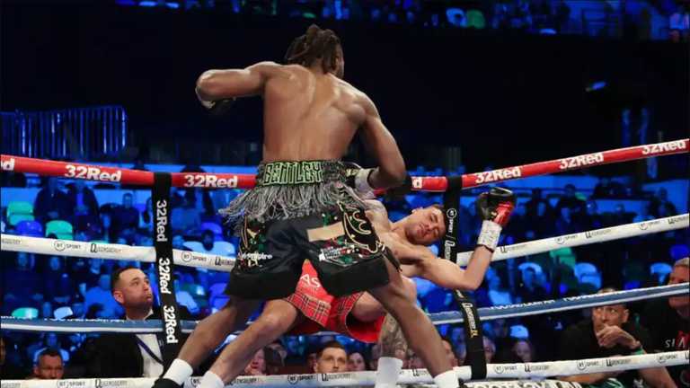 Дензел Бентлі розібрався з Кіраном Смітом / фото з відкритих джерел Дензел Бентлі розібрався з Кіраном Смітом / фото з відкритих джерел