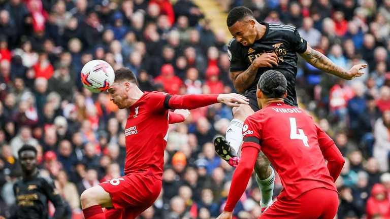 Робертсону досталось от арбитра / фото из соцсетей Робертсону досталось от арбитра / фото из соцсетей