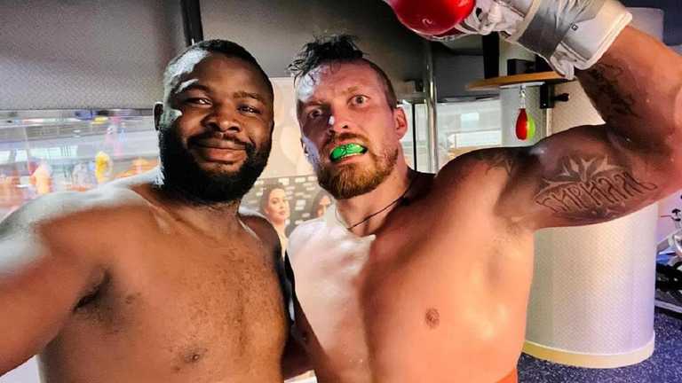 Мартін Баколе та Олександр Усик / Фото з соцмереж Мартін Баколе та Олександр Усик / Фото з соцмереж