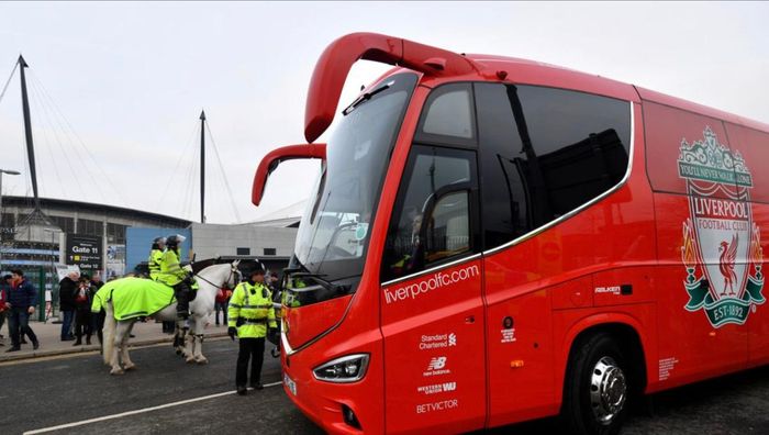 Фанати Манчестер Сіті напали на автобус Ліверпуля – постраждав тренер