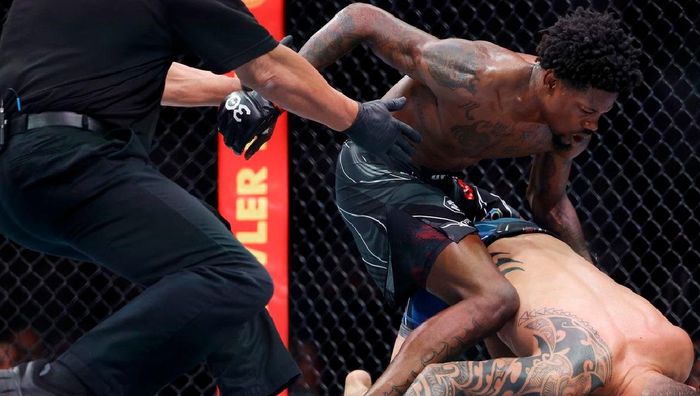 Холланд нокаутировал аргентинца в бешеной рубке UFC – видео