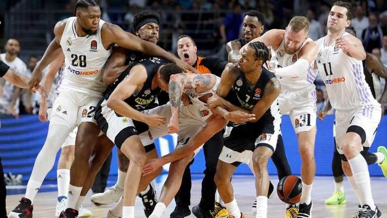 Бійка між гравцем Реала та Партизана / фото Євроліга Бійка між гравцем Реала та Партизана / фото Євроліга