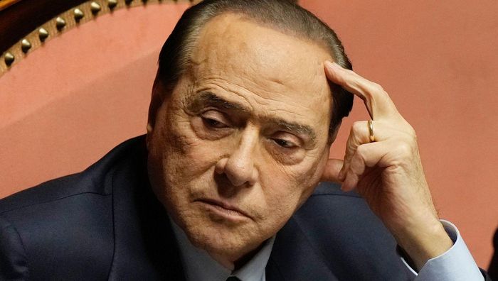 У Берлускони обнаружили рак крови – кума Шевченко госпитализировали