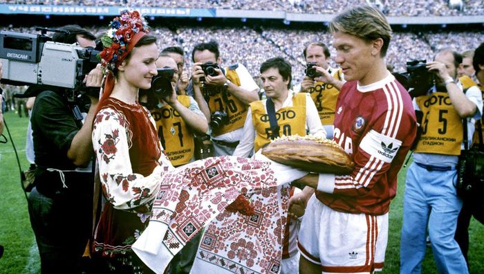 "Легенда украинского футбола": Павелко вручил Блохину особый орден