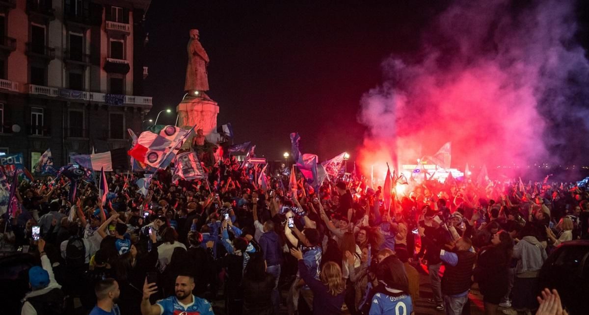 Фани Наполі святкують / Фото CNN