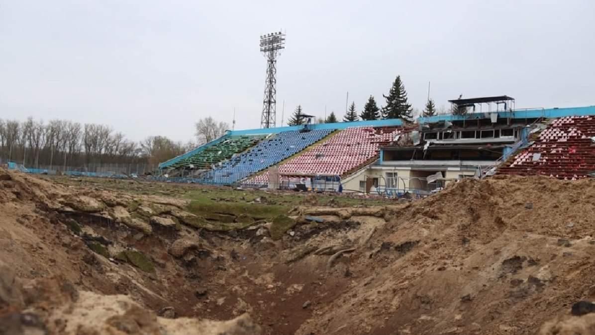 Стадион им. Юрия Гагарина после нападения окупантов / фото Укринформ