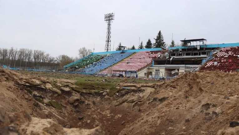 Стадіон ім. Юрія Гагаріна після нападу окупантів / фото Укрінформ 