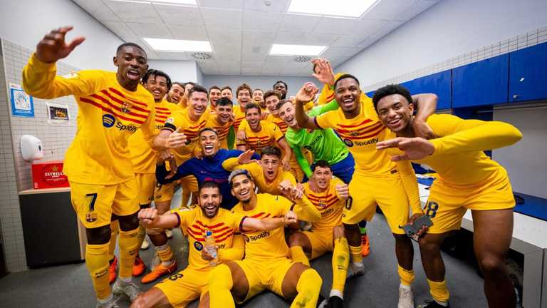 Футболисты Барселоны празднуют чемпионство в Ла Лиге / фото ФК Барселона