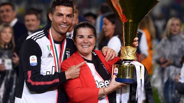 Кріштіану Роналду з мамою / фото з відкритих джерел Кріштіану Роналду з мамою / фото з відкритих джерел