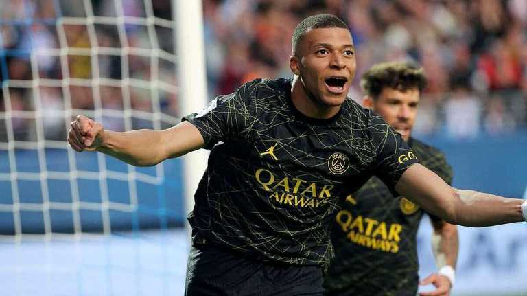 ПСЖ святкує перемогу над Труа / фото з відкритих джерел ПСЖ святкує перемогу над Труа / фото з відкритих джерел