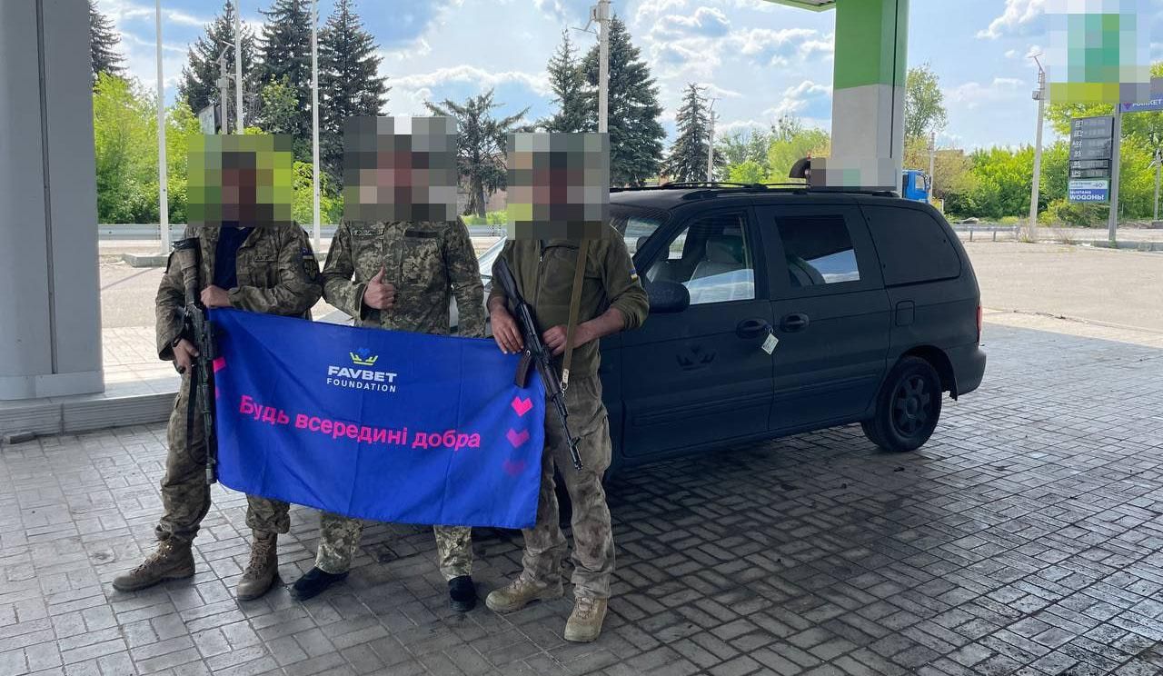 Favbet Foundation знову передав автівки ЗСУ