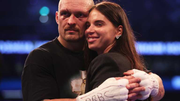 Олександр Усик з дружиною Катериною Усик / фото з відкритих джерел Олександр Усик з дружиною Катериною Усик / фото з відкритих джерел