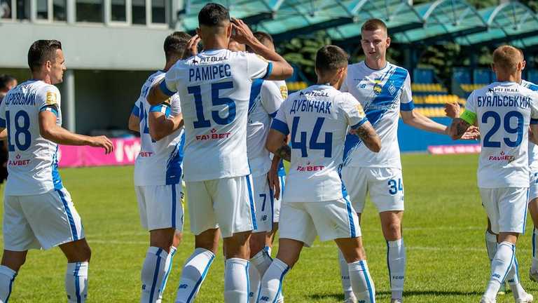 Гравці Динамо / Фото сайт "біло-синіх" Гравці Динамо / Фото сайт "біло-синіх"
