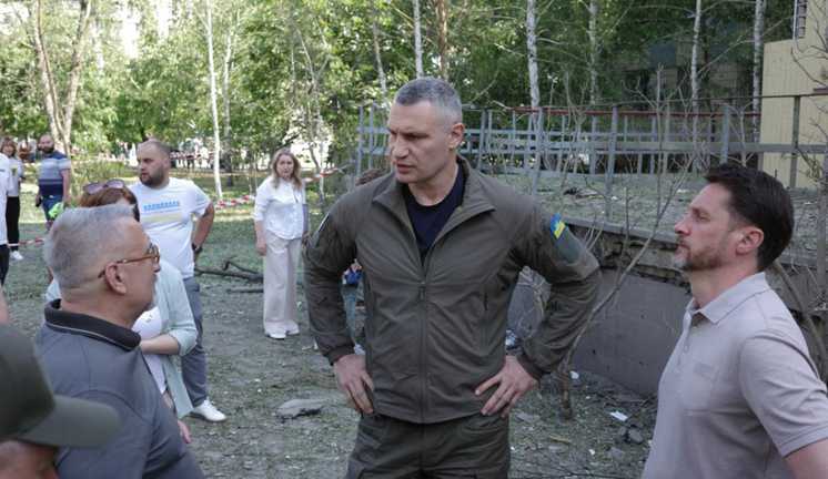 Віталій Кличко на місці трагедії / фото КМР Віталій Кличко на місці трагедії / фото КМР
