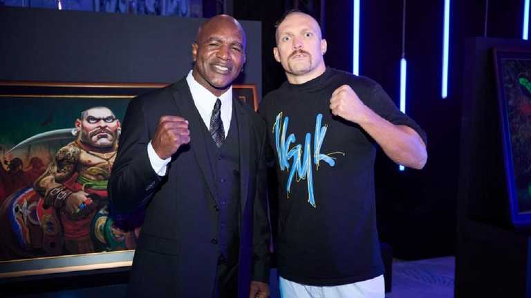 Евандер Холіфілд та Олександр Усик / Фото Matchroom Boxing Евандер Холіфілд та Олександр Усик / Фото Matchroom Boxing