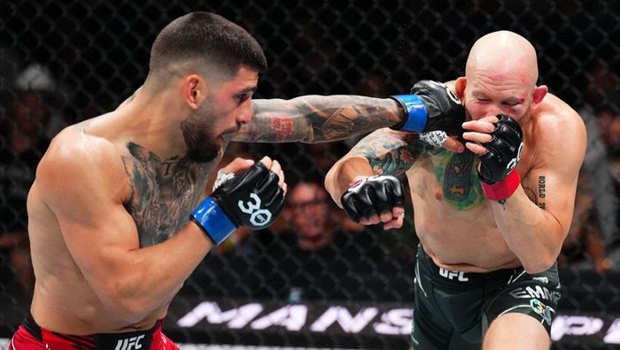 Топурия превратил лицо соперника в кровавое месиво в главном бою шоу UFC – жуткое видео