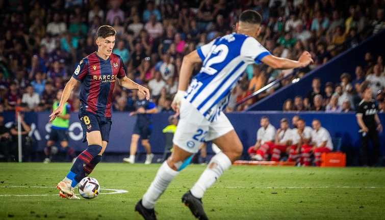 Алавес вернулся в Ла Лигу / Фото Twitter