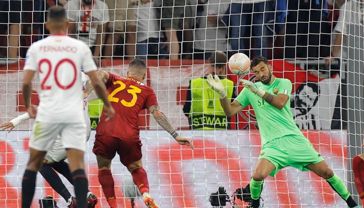 Севилья одолела Рому / Фото Twitter