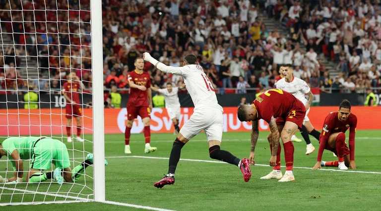 Севілья всьоме тріумфує в ЛЄ / Фото зі соцмереж Севілья всьоме тріумфує в ЛЄ / Фото зі соцмереж