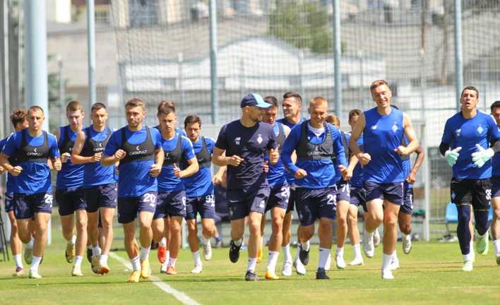 Футболісти Динамо на тренуванні / фото ФК Динамо Футболісти Динамо на тренуванні / фото ФК Динамо