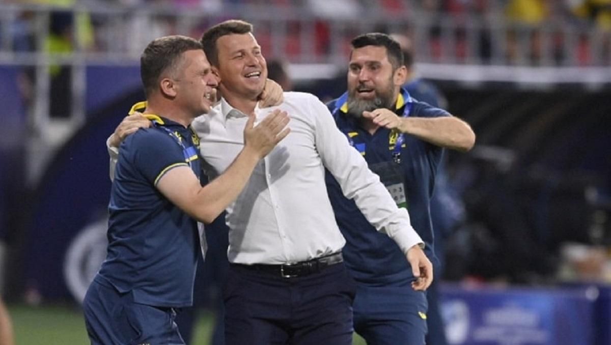 Тренерський штаб молодіжки / Фото Павла Кубанова Тренерський штаб молодіжки / Фото Павла Кубанова