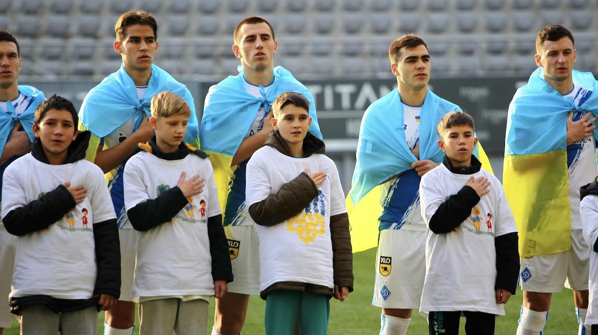 Максим Дячук (в центре) / фото