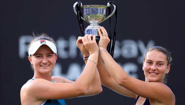 Крейчикова та Костюк / фото WTA Крейчикова та Костюк / фото WTA