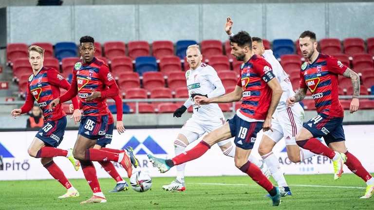 Артем Шабанов (крайній зліва) у складі Фехервара / Фото клубу Артем Шабанов (крайній зліва) у складі Фехервара / Фото клубу